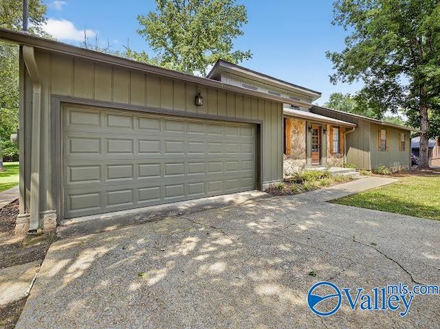 208 Seville Lane, Rainbow City, AL 35906