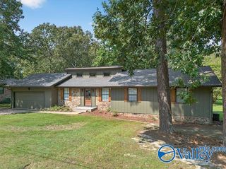 208 Seville Lane, Rainbow City, AL 35906