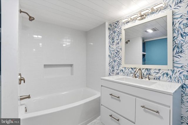 2439 SUSQUEHANNA RD, Abington, PA 19001