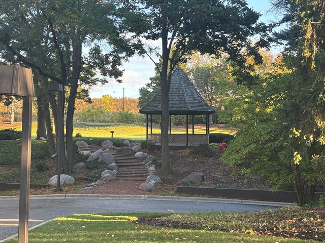 2000 Chestnut Avenue 407, Glenview, IL 60025