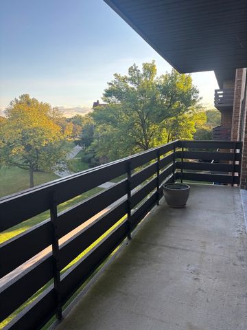 2000 Chestnut Avenue 407, Glenview, IL 60025