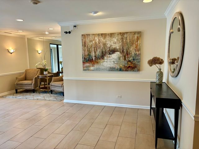 2000 Chestnut Avenue 407, Glenview, IL 60025