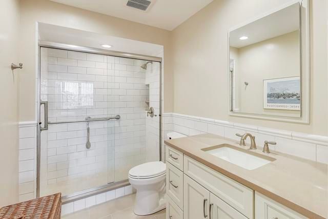 2000 Chestnut Avenue 407, Glenview, IL 60025