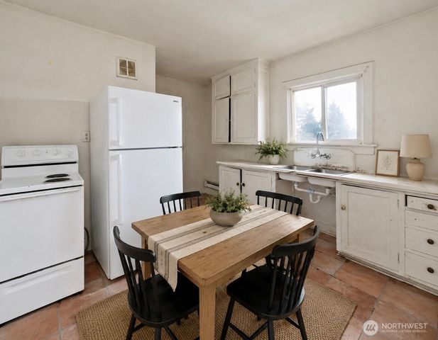9265 57th Avenue S, Seattle, WA 98118