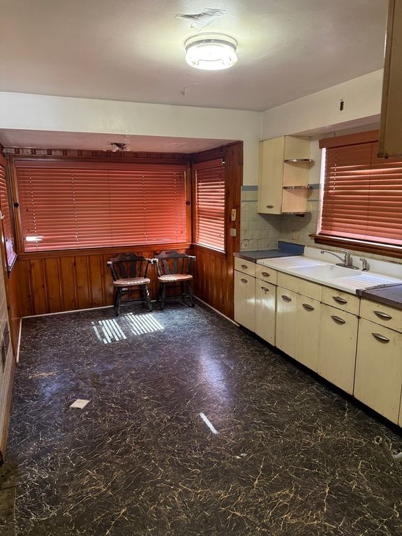 8049 S Damen Avenue, Chicago, IL 60620 — photo 2
