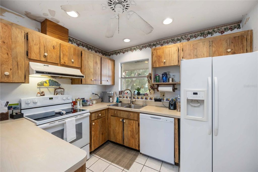 Image 14 of property listing at 2902 42ND STREET W, Bradenton, FL 34205