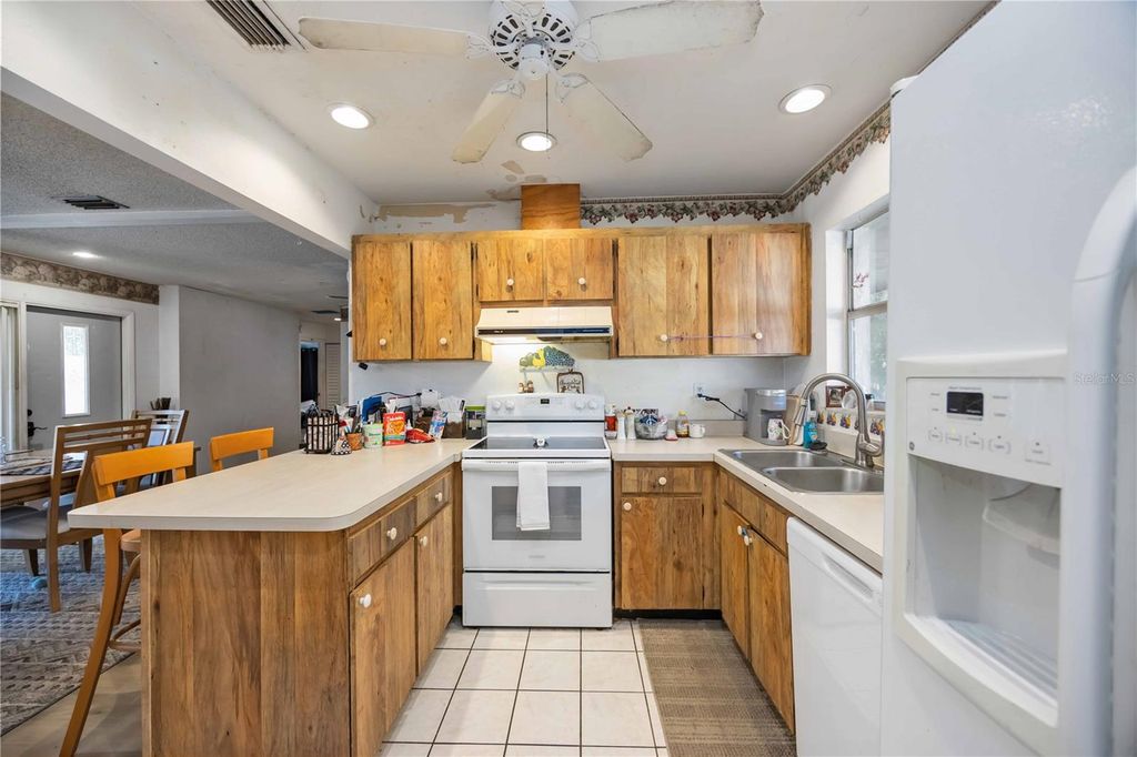 Image 15 of property listing at 2902 42ND STREET W, Bradenton, FL 34205