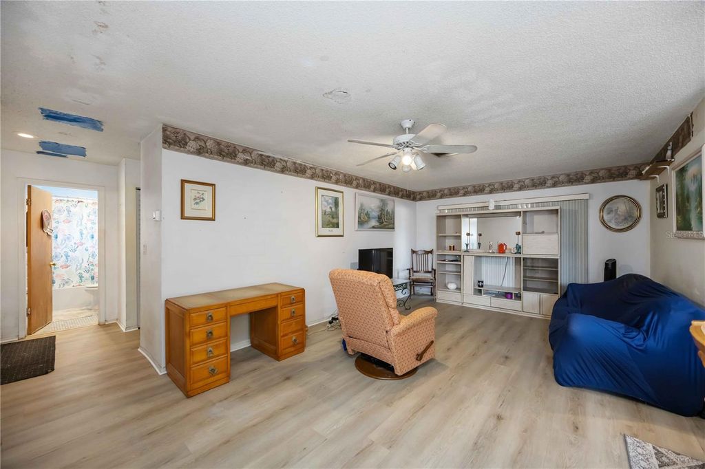 Image 7 of property listing at 2902 42ND STREET W, Bradenton, FL 34205