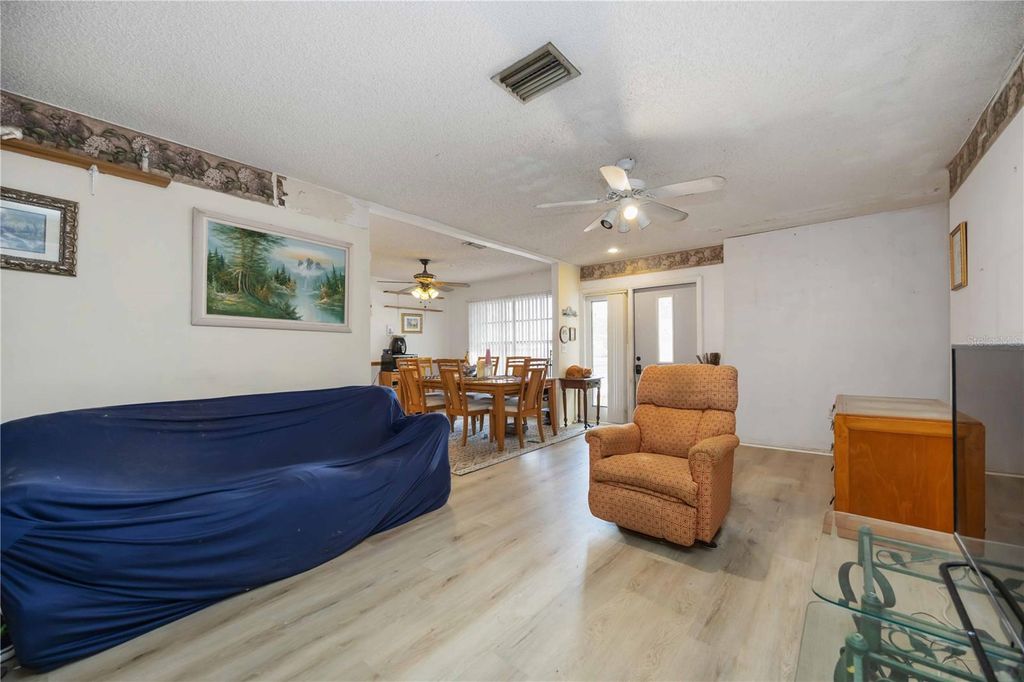 Image 9 of property listing at 2902 42ND STREET W, Bradenton, FL 34205