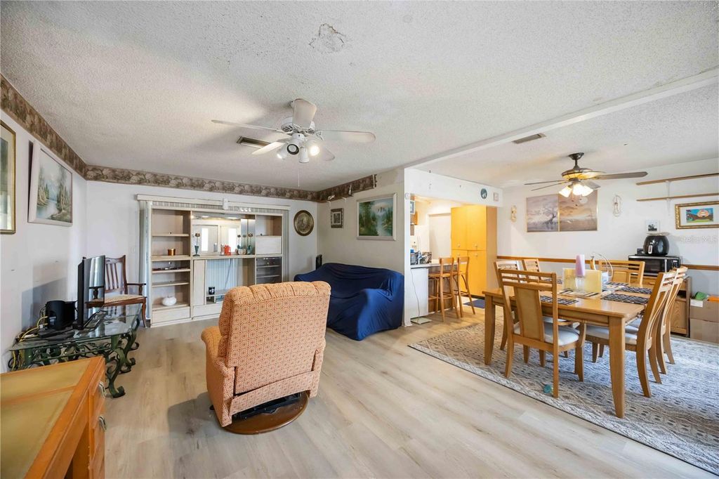 Image 10 of property listing at 2902 42ND STREET W, Bradenton, FL 34205