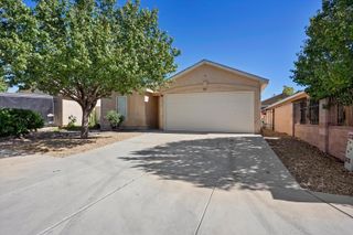 632 Escavada Street SW, Albuquerque, NM 87105