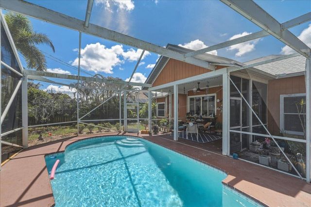 437 SW Kaabe Avenue, Port St. Lucie, FL 34953