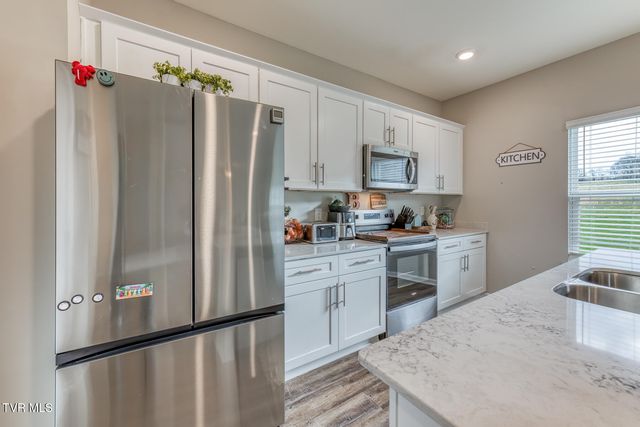 90 Thistle Drive, Bluff City, TN 37618