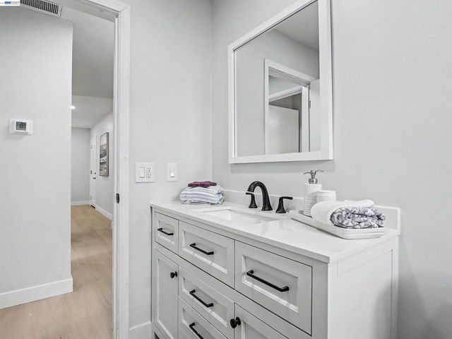 40130 Santa Teresa Cmn, Fremont, CA 94539