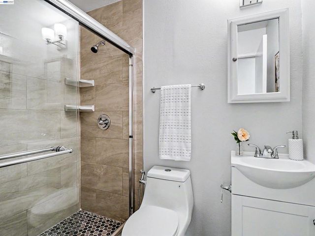40130 Santa Teresa Cmn, Fremont, CA 94539