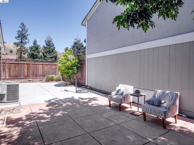 40130 Santa Teresa Cmn, Fremont, CA 94539