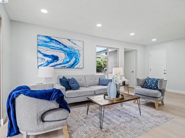40130 Santa Teresa Cmn, Fremont, CA 94539