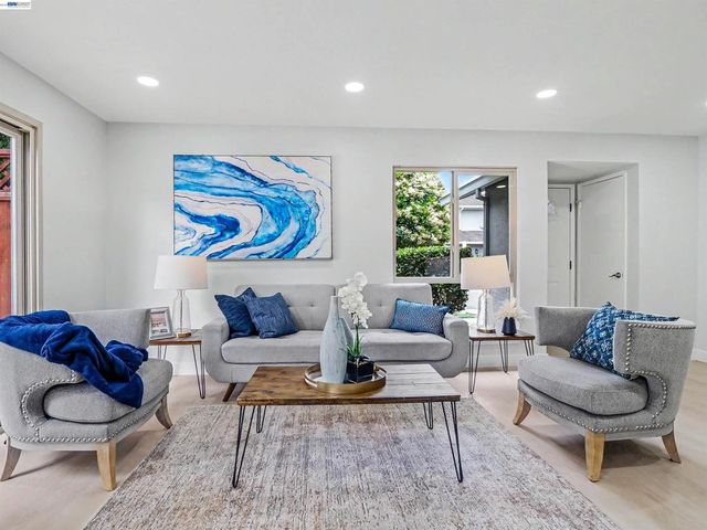 40130 Santa Teresa Cmn, Fremont, CA 94539
