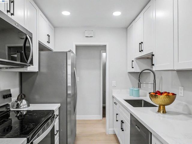 40130 Santa Teresa Cmn, Fremont, CA 94539