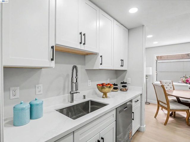 40130 Santa Teresa Cmn, Fremont, CA 94539