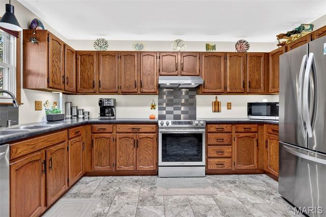 120 Oak Valley Drive, St Peters, MO 63376