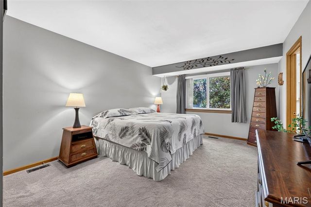 120 Oak Valley Drive, St Peters, MO 63376