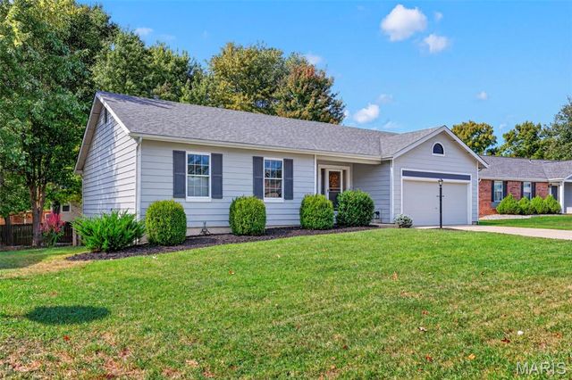120 Oak Valley Drive, St Peters, MO 63376