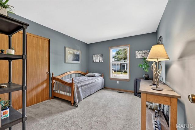120 Oak Valley Drive, St Peters, MO 63376