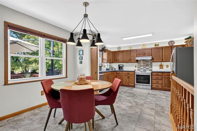 120 Oak Valley Drive, St Peters, MO 63376
