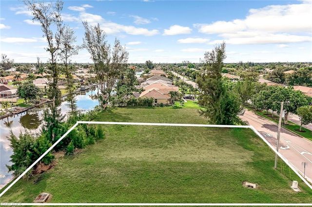 119 Aviation PKWY, Cape Coral, FL 33904