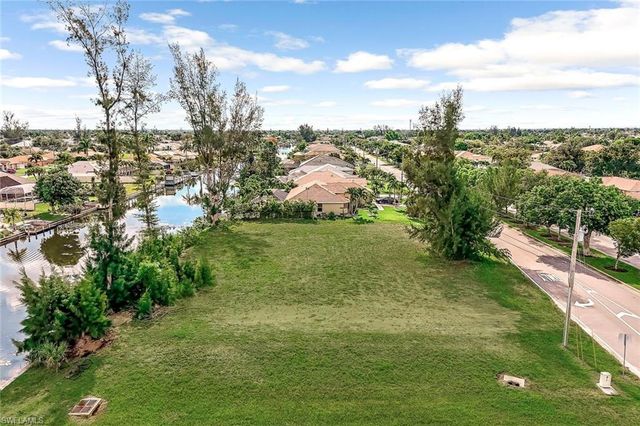 119 Aviation PKWY, Cape Coral, FL 33904