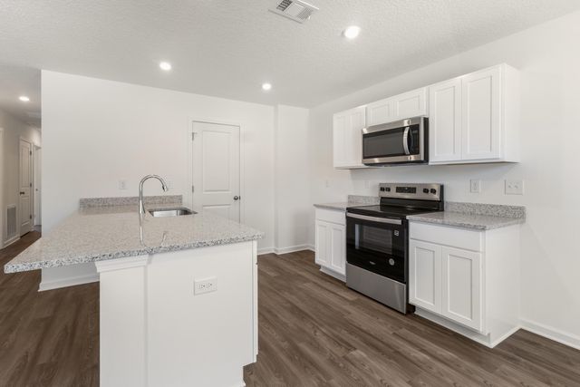 390 E Iris Lane, Defuniak Springs, FL 32433
