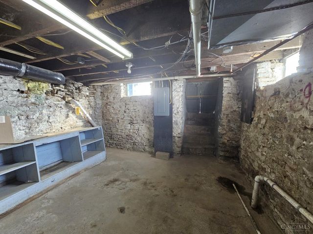 3908 Pattison Avenue, Cincinnati, OH 45204