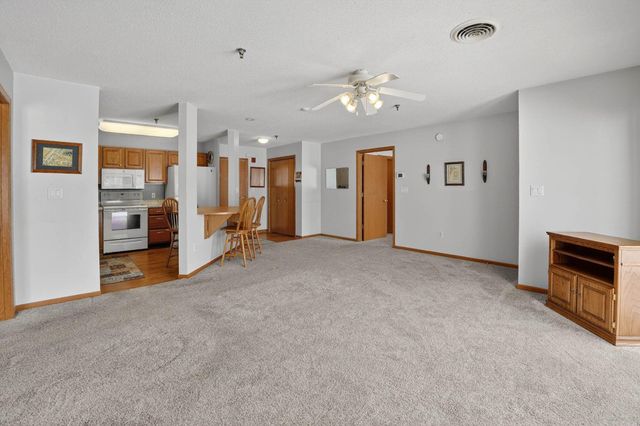 4125 Autumn Ridge Rd Unit 102, Cedar Falls, IA 50613