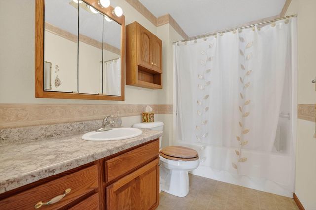 4125 Autumn Ridge Rd Unit 102, Cedar Falls, IA 50613