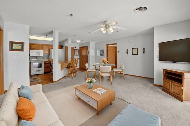 4125 Autumn Ridge Rd Unit 102, Cedar Falls, IA 50613