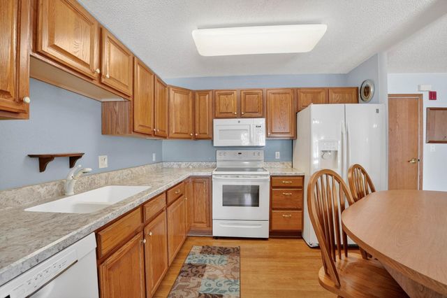 4125 Autumn Ridge Rd Unit 102, Cedar Falls, IA 50613