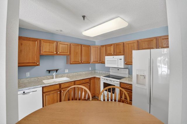 4125 Autumn Ridge Rd Unit 102, Cedar Falls, IA 50613