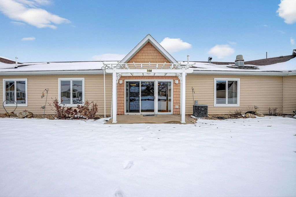 4125 Autumn Ridge Rd Unit 102, Cedar Falls, IA 50613