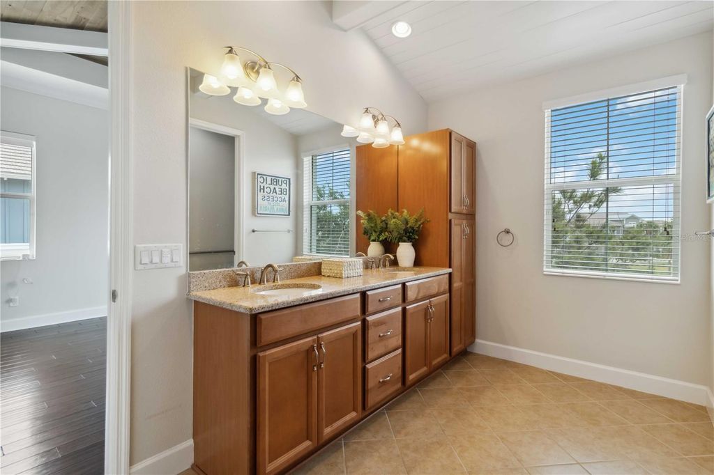 Image 19 of property listing at 230 SAPPHIRE LAKE DRIVE 201, Bradenton, FL 34209