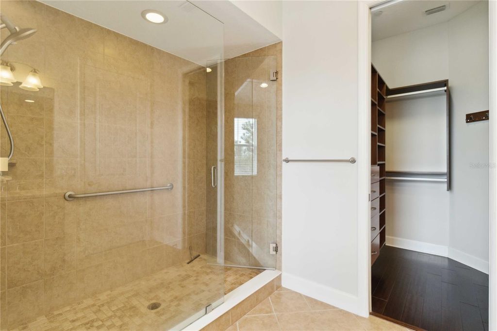 Image 20 of property listing at 230 SAPPHIRE LAKE DRIVE 201, Bradenton, FL 34209