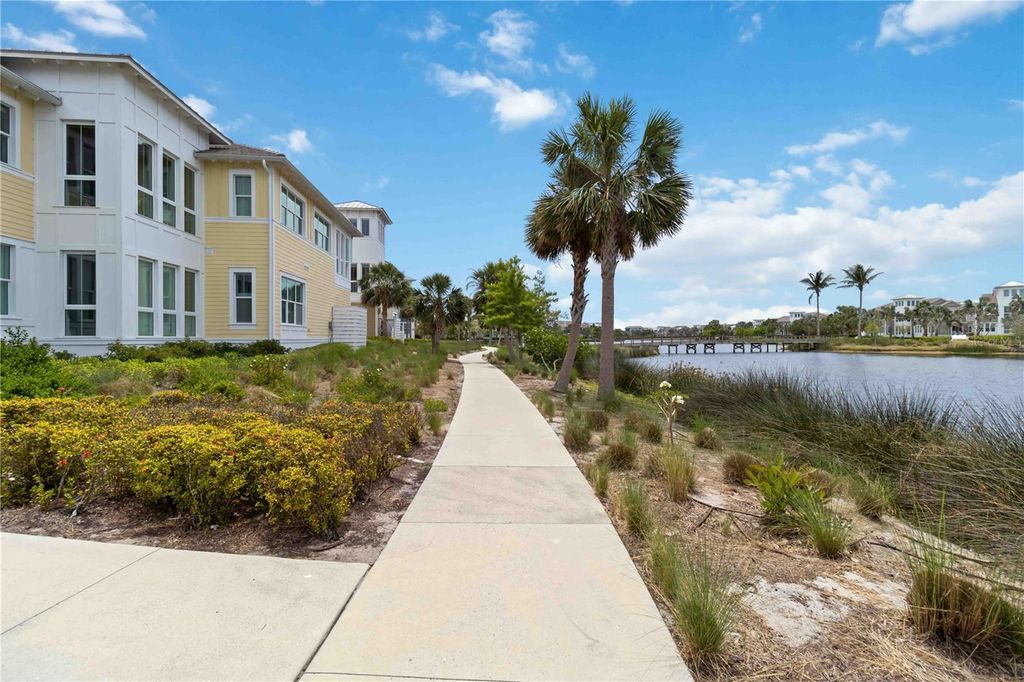 Image 31 of property listing at 230 SAPPHIRE LAKE DRIVE 201, Bradenton, FL 34209