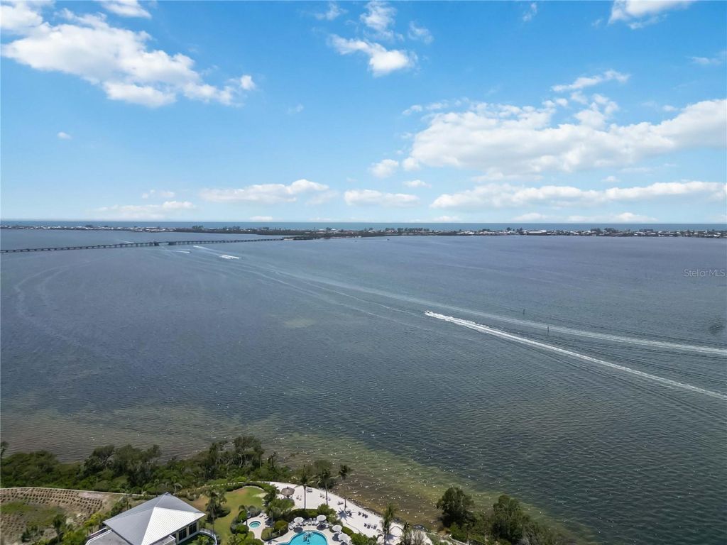 Image 47 of property listing at 230 SAPPHIRE LAKE DRIVE 201, Bradenton, FL 34209