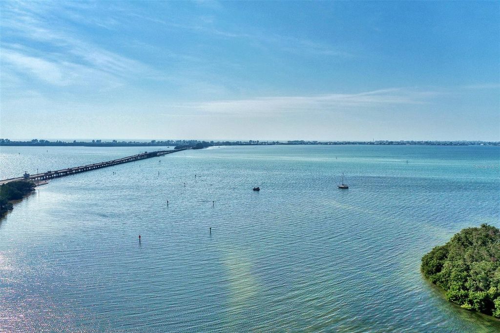 Image 82 of property listing at 230 SAPPHIRE LAKE DRIVE 201, Bradenton, FL 34209