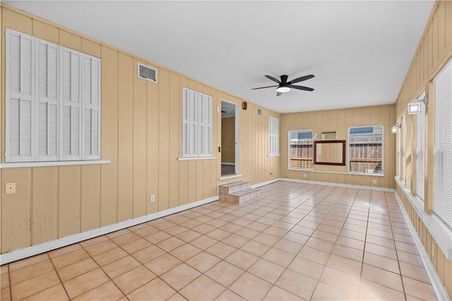 717 Indiana Ave, Corpus Christi, TX 78404