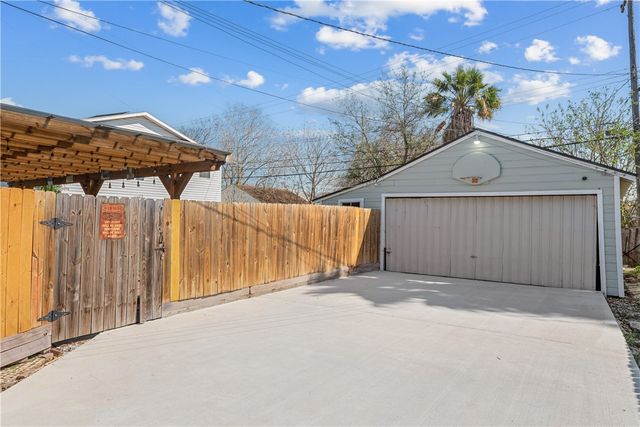 717 Indiana Ave, Corpus Christi, TX 78404