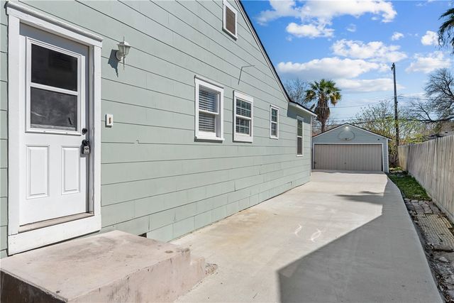 717 Indiana Ave, Corpus Christi, TX 78404