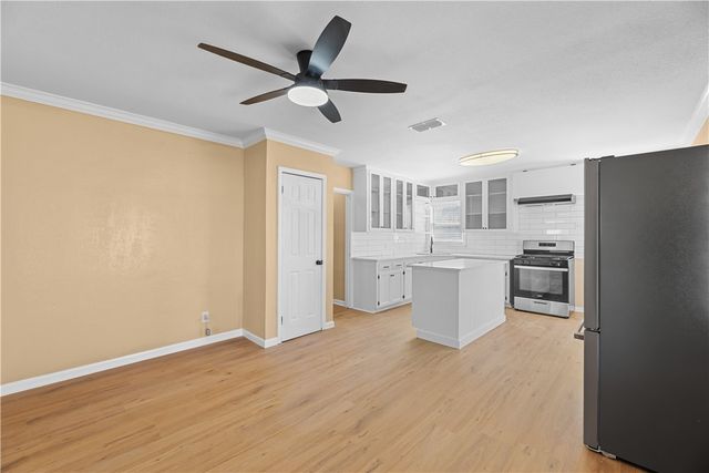 717 Indiana Ave, Corpus Christi, TX 78404