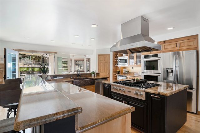 922 Carefree Drive, Simi Valley, CA 93065