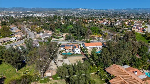 922 Carefree Drive, Simi Valley, CA 93065